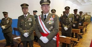 Ricardo Sotomayor, en primer término, durante el acto en la antigua Base de Carros de Segovia.  ::
ANTONIO TANARRO