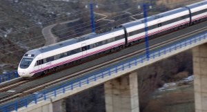 El Alvia S-120, fabricado por CAF-Alstom, realizará los servicios entre Madrid y las ciudades de la cornisa cantábrica ::
RENFE