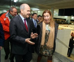 El vicepresidente tercero y la directora general de Turismo. ::                             ICAL