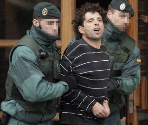 Apresado.  El presunto jefe del comando, Daniel Pastor, esposado en Galdakao. ::
ÁLVARO BARRIENTOS-A
P