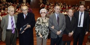 Federico Bello Landrove, Gregorio Peces Barba, Teresa García Quintana, Jesús Quijano, Gerardo Landrove Díaz y Óscar Puente. ::
G. VILLAMIL