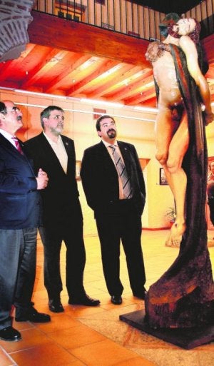 Tapar o no tapar al Cristo. Esa es la cuestión en Medina del Campo