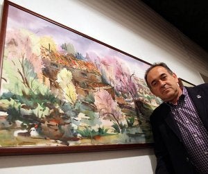 Regidor, junto a una de las obras expuestas. ::
ANTONIO TANARRO