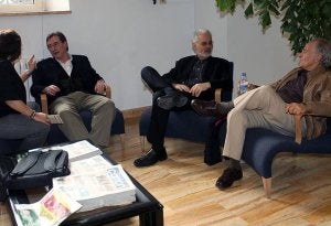 Los profesores Roberto Zarate, Alex Kopelowicz y Robert Paul Liberman, de izquierda a derecha, ayer en Palencia . ::
M. DE LA FUENTE