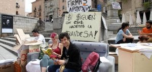 Miembros del colectivo, en la plaza de San Martín.  ::
ANTONIO TANARRO