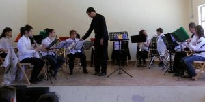 Los músicos de la banda comarcal se preparan para un concierto. ::
LUIS ANTONIO CURIEL