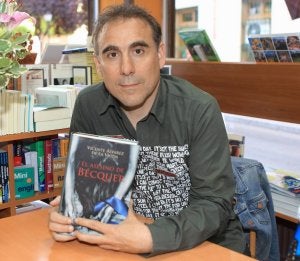 Vicente Álvarez traza una novela de intriga actual con la biografía de Bécquer de fondo