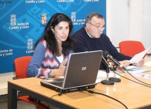 Silvia Aneas y José María Martínez Egea, ayer. ::
MERCHE DE LA FUENTE