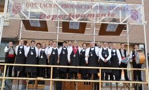 Un grupo de sumilleres segovianos festejan el último San Marcial Copero, hace unos días en Segovia. ::
ARGI