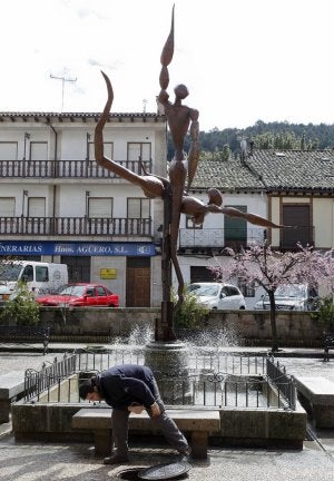 La escultura que se ha retirado de la vía pública. ::                             RAFAEL HERNÁNDEZ