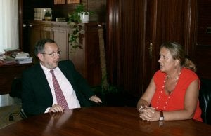 López-Escobar charla con Rodrigo en la entrevista de ayer. ::
EL NORTE