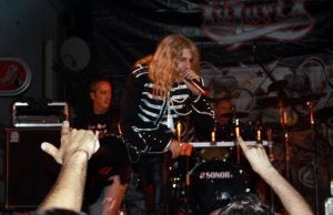 Óscar Sancho, de Lujuria, en el concierto del viernes. ::
EL NORTE