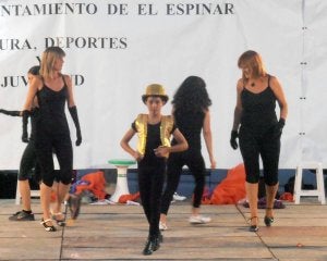 Un momento del festival benéfico organizado este fin de semana por la pareroquia. ::
B. R.