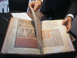 Un facsímil del 'Codex Calixtinus' robado en Santiago. ::
F. ORDÓÑEZ