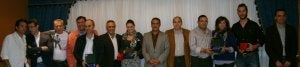 Los cuatro hosteleros galardonados con los premios del XIII Visado Gastronómico de Íscar, junto a responsables de la Asociación de Hosteleros y del Ayuntamiento. ::
C. CATALINA