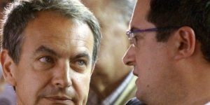 Zapatero y Óscar López, en el mitin del PSOE en las municipales y autonómicas de mayo, en León.