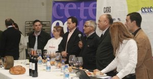 Participantes en la cata que la Diputación organizó ayer en el Centro Tecnológico del Cereal (Cetece).  ::
VÍCTOR HERRERO