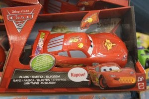 'Cars'. Los favoritos son el veterano Strip Weathers 'El Rey', su constante perseguidor Chick Hicks, y el novato estrella, Rayo McQueen.