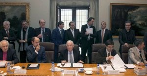 El presidente del jurado, García de la Concha, da a conocer el fallo de la 47ª edición del Premio de Cuentos Miguel de Unamuno. ::
D. A.-ICAL