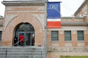Entrada principal del espacio de exhibiciones Domus Artium (DA2) de Salamanca. ::                             J. TRUCO