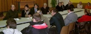 Reunión del sector crítico socialista celebrada ayer en Saldaña. ::
EL NORTE