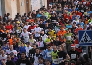 Salida multitudinaria de la San Silvestre Palentina el pasado sábado. ::                             MERCHE DE LA FUENTE