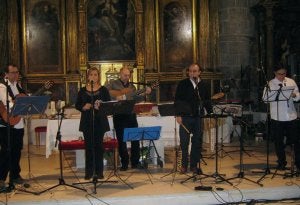 El grupo Abrojo, durante su actuación. ::                             J. NIETO
