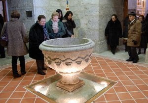 La iglesia de Santiago Apóstol de Cigales recupera su baptisterio