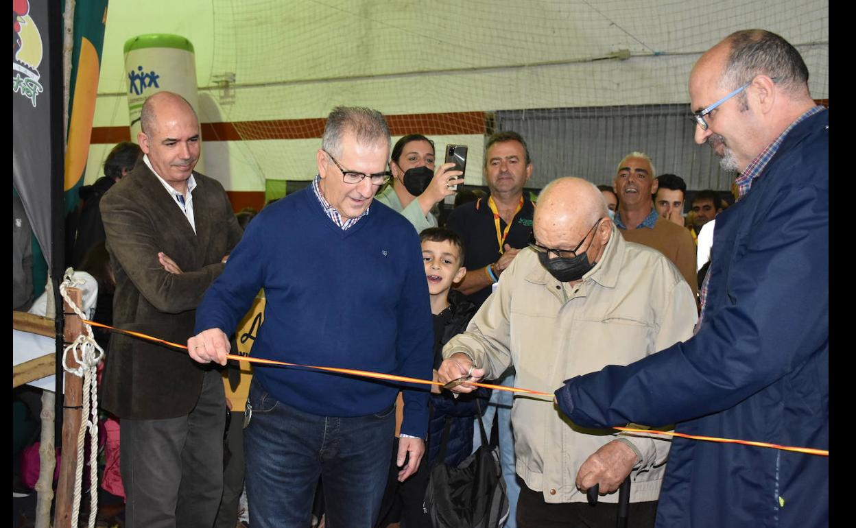 Inauguración al público del certamen ornitológico