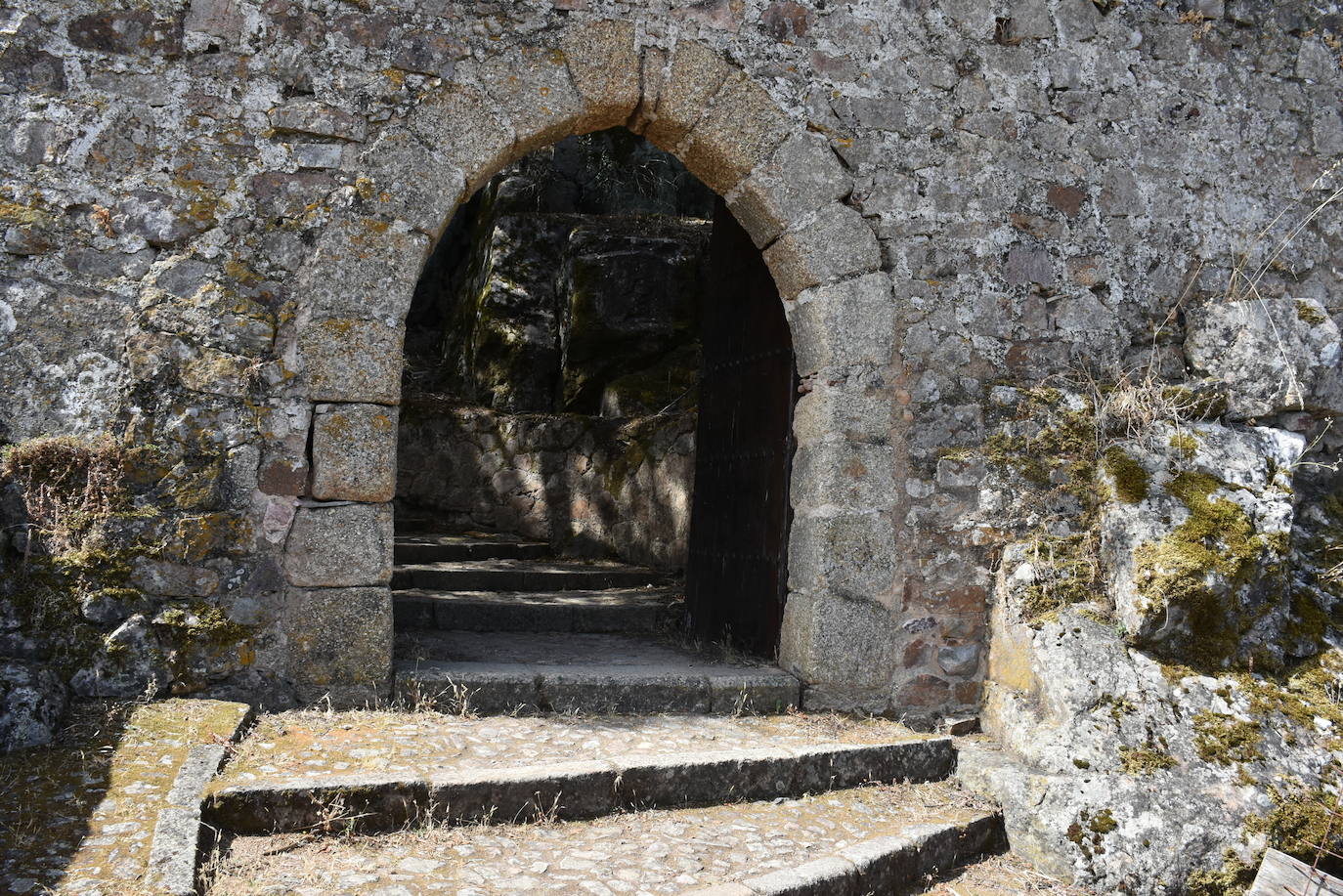 Puertas del Castillo de Luna