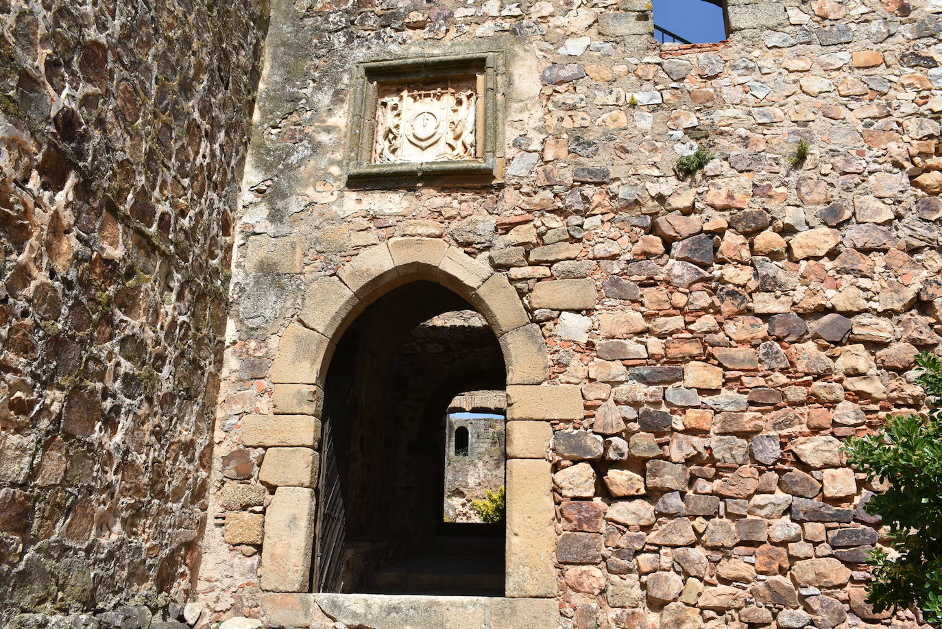 Puertas del Castillo de Luna