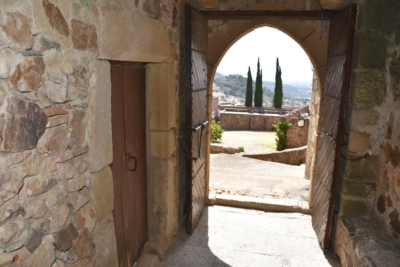 Puertas del Castillo de Luna
