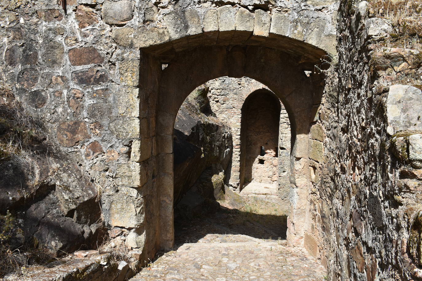 Puertas del Castillo de Luna