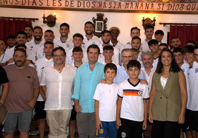 Foto de familia para cerrar el acto