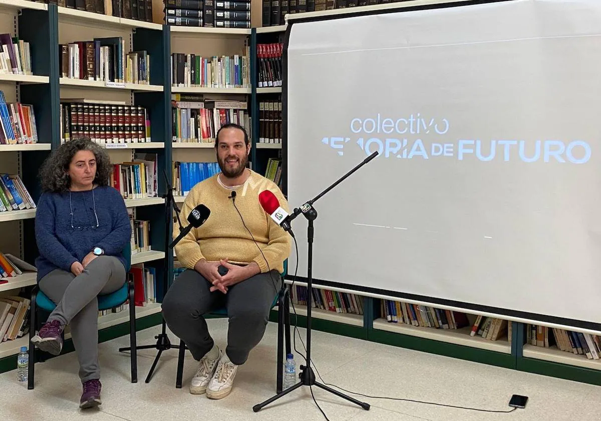 Clara Sayavera y José M. Tienza presentando las Jornadas