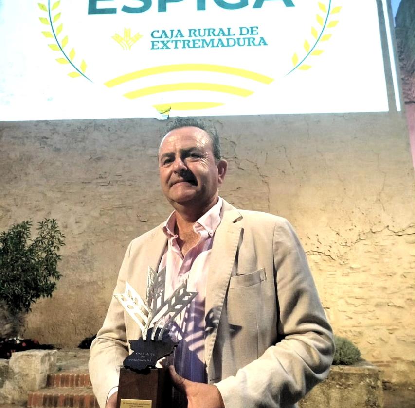 Agustín Rubio galardonado en los Premios Espiga de Caja Rural de Extremadura
