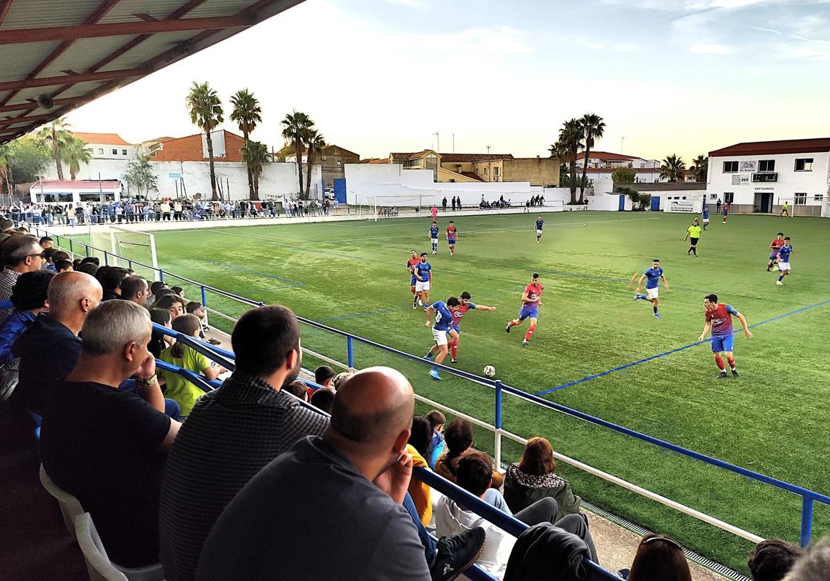 El Villar del Rey se lleva el derbi