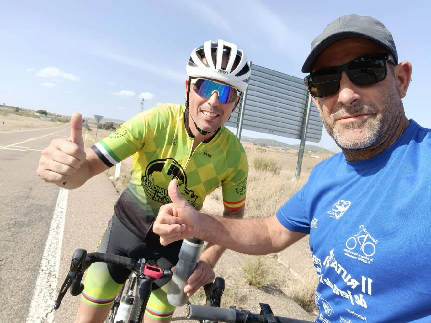 Imagen secundaria 1 - Raúl Rasero recorrió en bicicleta 150 kilómetros a beneficio de la ADMO