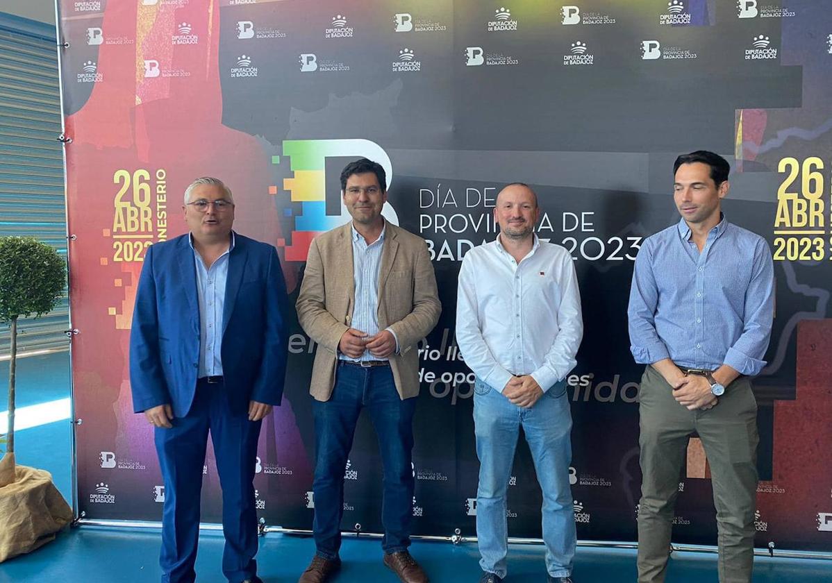 El alcalde de Alconchel asiste a la celebración del Día de la Provincia en Monesterio