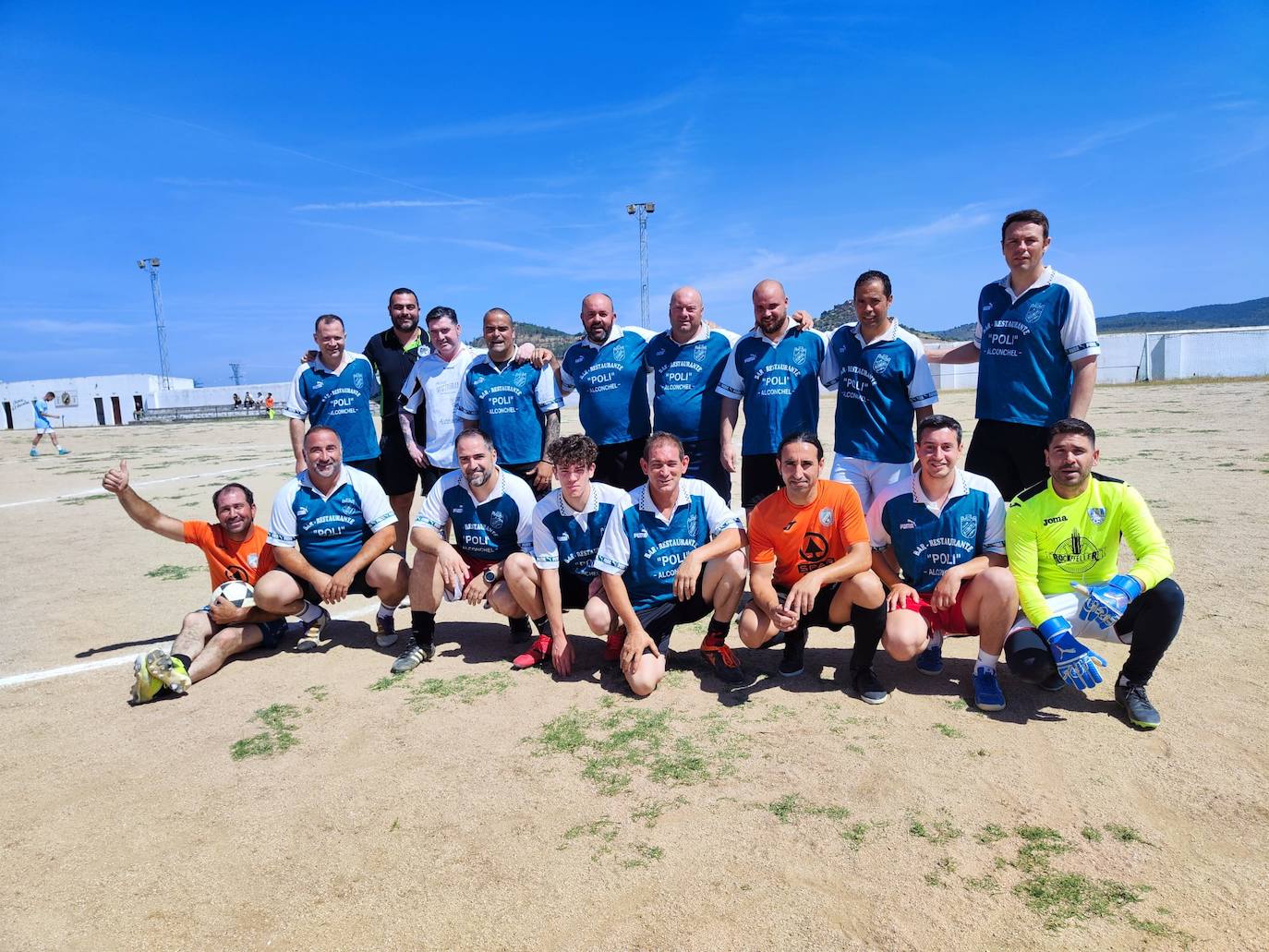 Tres generaciones de futbolistas del Alconchel se miden en 'La Gavina'