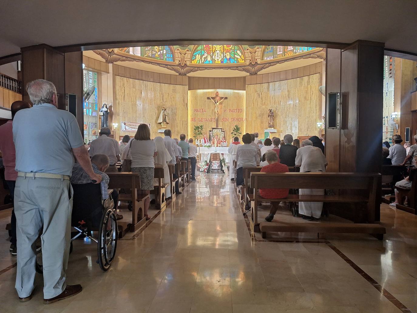 El funeral se celebró en la capilla de la residencia de las Hermanitas de los Ancianos Desamparados de Badajoz, donde vivió sus últimos años.