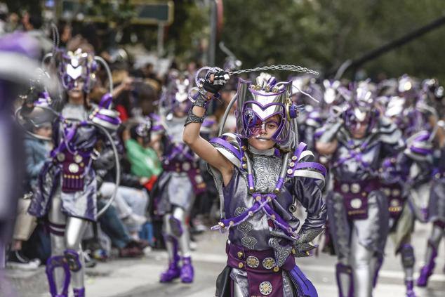 Stanmajaras lleva sus ritmos y el color al desfile de comparsas de Badajoz