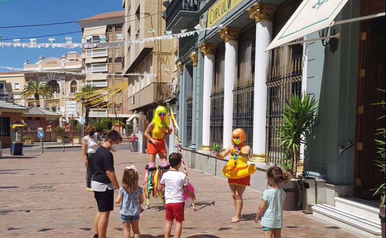La Feria del Comercio se está viviendo en las calles. 