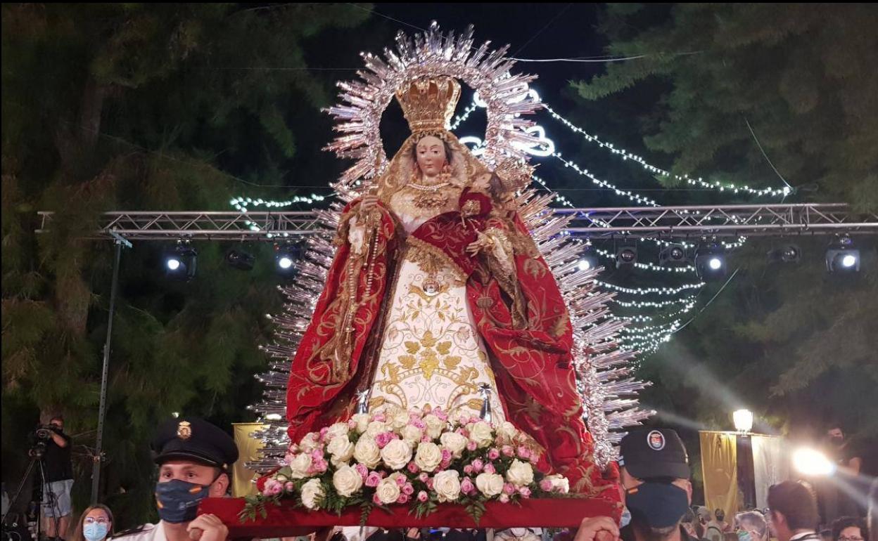 La virgen será portada a hombros y presidirá el acto central