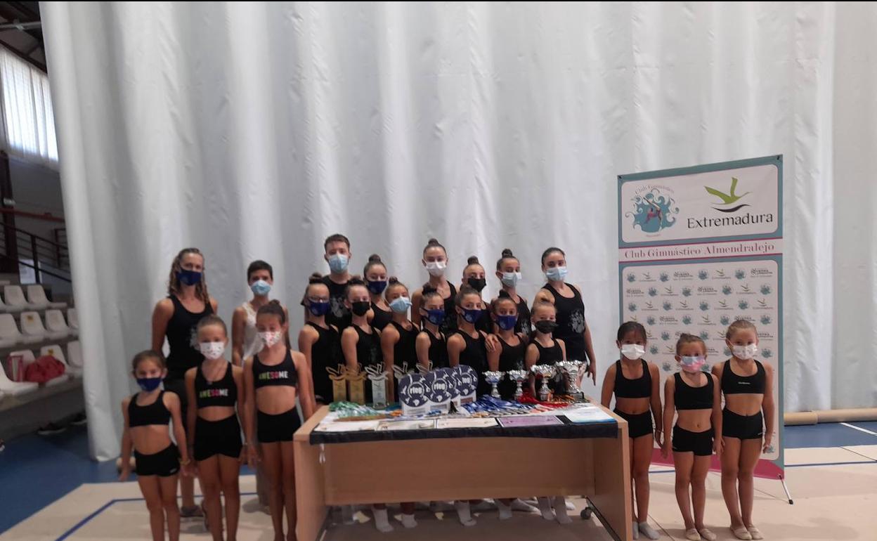 El Gimnástico sella una temporada con trece medallas y cuatro trofeos en los Campeonatos de España