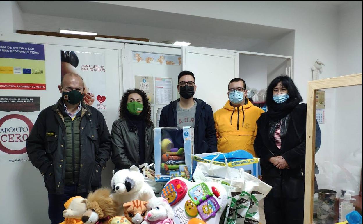 Los militantes de Vox Almendralejo ya han iniciado otras campañas solidarias. 