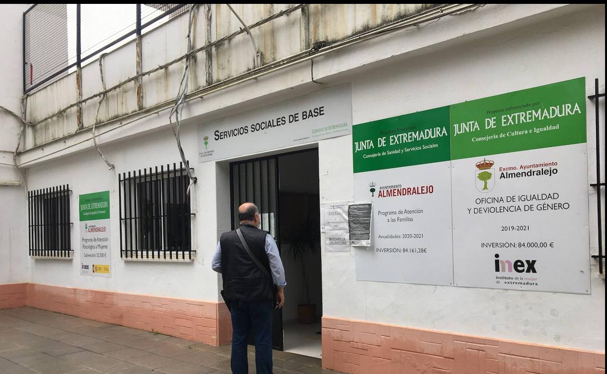 Las solicitudes han de entregarse en los Servicios Sociales. 