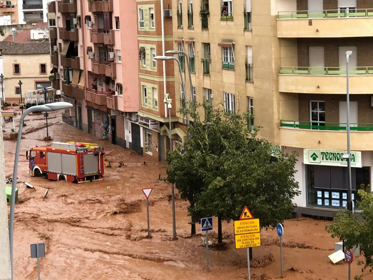 Las lluvias han provocado numerosos daños materiales en la ciudad. 