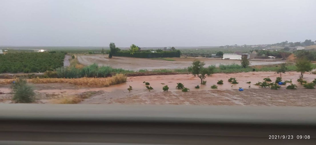 Las lluvias han provocado numerosos daños materiales en la ciudad. 