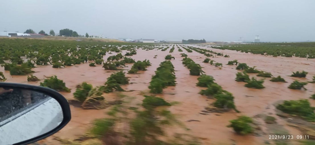 Las lluvias han provocado numerosos daños materiales en la ciudad. 